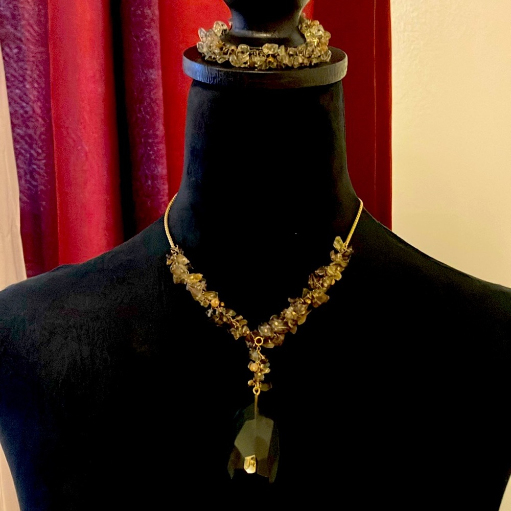 A beautiful necklace and bracelet set.